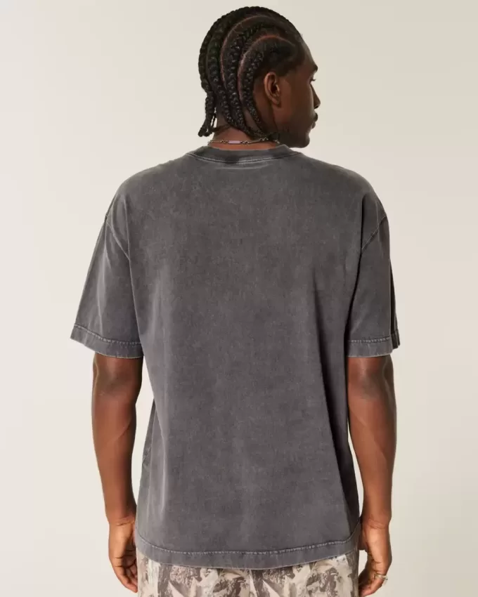 Kastenförmiges, schweres T-Shirt mit Rundhalsausschnitt aus gewaschener Baumwolle Kastenförmiges, schweres T-Shirt mit Rundhalsausschnitt aus gewaschener Baumwolle