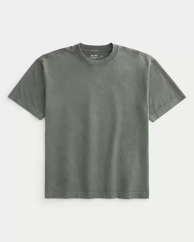 Kastenförmiges, schweres T-Shirt mit Rundhalsausschnitt aus gewaschener Baumwolle Kastenförmiges, schweres T-Shirt mit Rundhalsausschnitt aus gewaschener Baumwolle