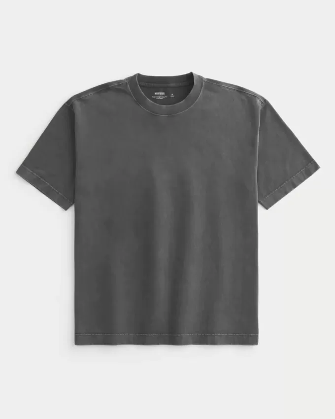 Kastenförmiges, schweres T-Shirt mit Rundhalsausschnitt aus gewaschener Baumwolle Kastenförmiges, schweres T-Shirt mit Rundhalsausschnitt aus gewaschener Baumwolle