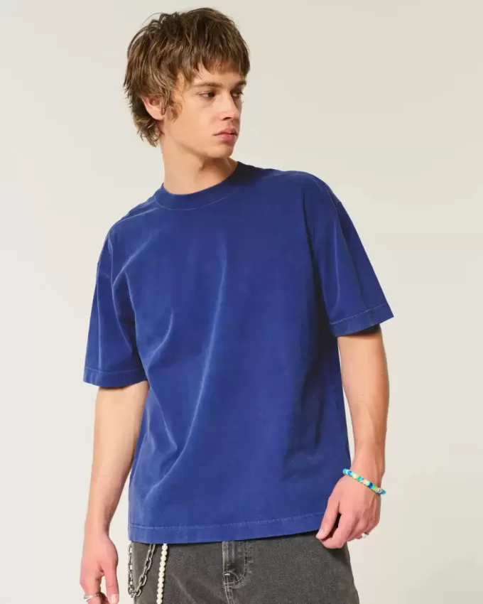 Kastiges, schweres, gewaschenes T-Shirt mit Rundhalsausschnitt Kastiges, schweres, gewaschenes T-Shirt mit Rundhalsausschnitt