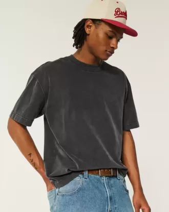 Kastiges, schweres, gewaschenes T-Shirt mit Rundhalsausschnitt Kastiges, schweres, gewaschenes T-Shirt mit Rundhalsausschnitt