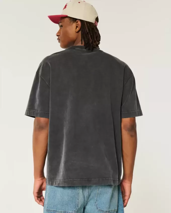 Kastiges, schweres, gewaschenes T-Shirt mit Rundhalsausschnitt Kastiges, schweres, gewaschenes T-Shirt mit Rundhalsausschnitt