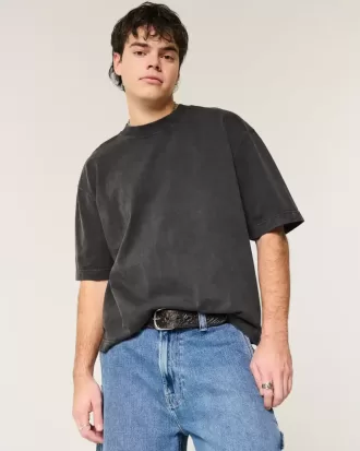 Kastiges, schweres, kurzes T-Shirt mit Rundhalsausschnitt Kastiges, schweres, kurzes T-Shirt mit Rundhalsausschnitt