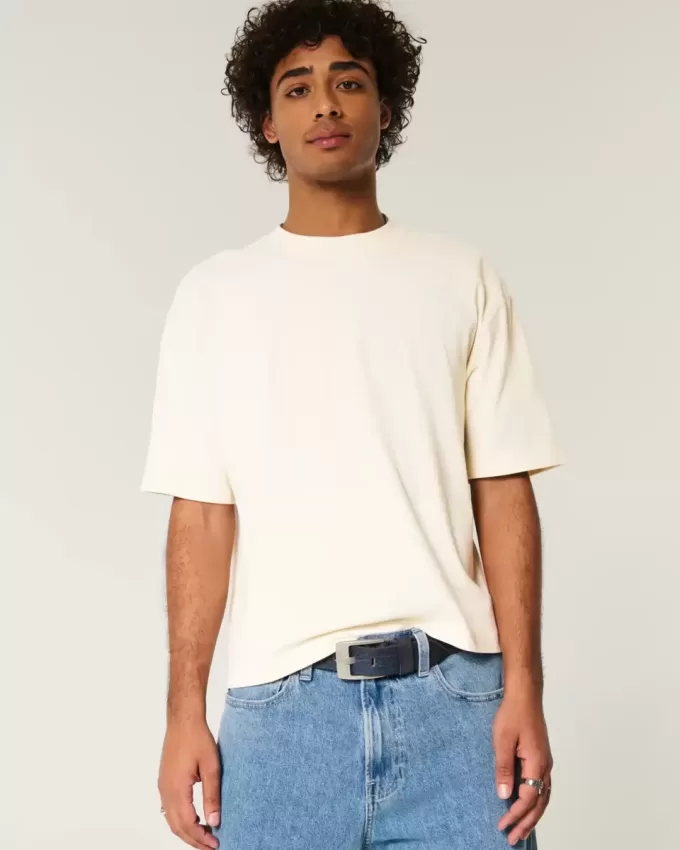 Kastiges, schweres, kurzes T-Shirt mit Rundhalsausschnitt Kastiges, schweres, kurzes T-Shirt mit Rundhalsausschnitt