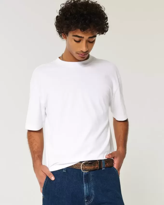 Kastiges, schweres, kurzes T-Shirt mit Rundhalsausschnitt Kastiges, schweres, kurzes T-Shirt mit Rundhalsausschnitt