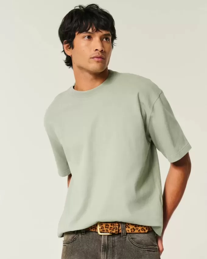 Kastiges, schweres, kurzes T-Shirt mit Rundhalsausschnitt Kastiges, schweres, kurzes T-Shirt mit Rundhalsausschnitt