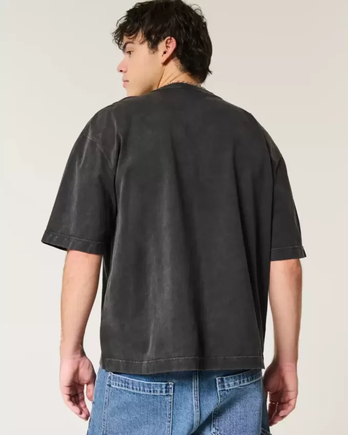 Kastiges, schweres, kurzes T-Shirt mit Rundhalsausschnitt Kastiges, schweres, kurzes T-Shirt mit Rundhalsausschnitt