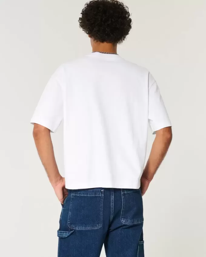 Kastiges, schweres, kurzes T-Shirt mit Rundhalsausschnitt Kastiges, schweres, kurzes T-Shirt mit Rundhalsausschnitt