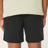Kühlende Flat-Front-Shorts 7″