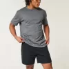 Kühlende Fleece-Shorts bis zur Mitte des Oberschenkels Kühlende Fleece-Shorts bis zur Mitte des Oberschenkels