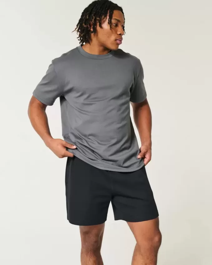 Kühlende Fleece-Shorts bis zur Mitte des Oberschenkels Kühlende Fleece-Shorts bis zur Mitte des Oberschenkels