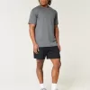 Kühlende Fleece-Shorts bis zur Mitte des Oberschenkels Kühlende Fleece-Shorts bis zur Mitte des Oberschenkels