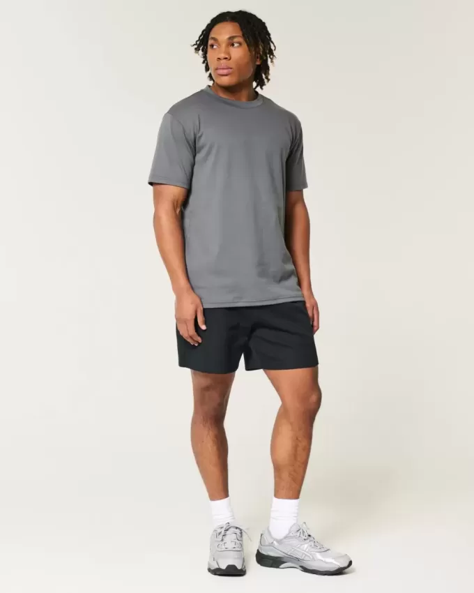 Kühlende Fleece-Shorts bis zur Mitte des Oberschenkels Kühlende Fleece-Shorts bis zur Mitte des Oberschenkels