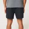 Kühlende Fleece-Shorts bis zur Mitte des Oberschenkels Kühlende Fleece-Shorts bis zur Mitte des Oberschenkels