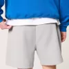 Kühlende Fleece-Shorts bis zur Mitte des Oberschenkels Kühlende Fleece-Shorts bis zur Mitte des Oberschenkels
