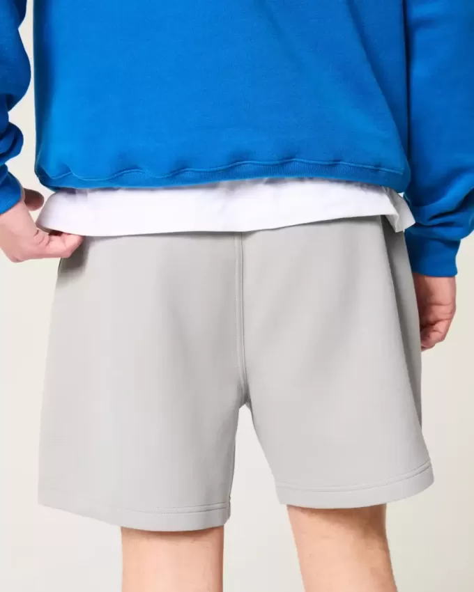 Kühlende Fleece-Shorts bis zur Mitte des Oberschenkels Kühlende Fleece-Shorts bis zur Mitte des Oberschenkels
