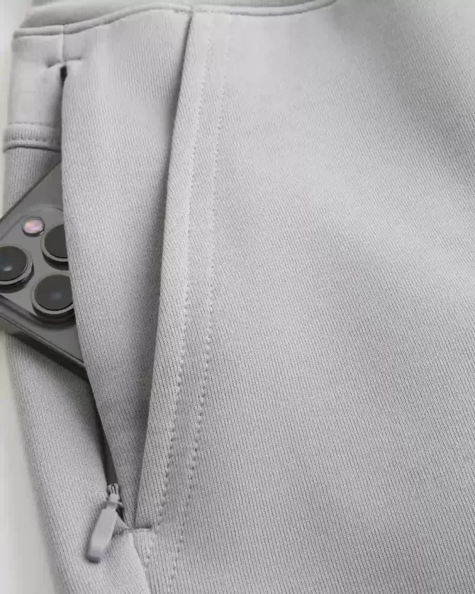 Kühlende Fleece-Shorts bis zur Mitte des Oberschenkels Kühlende Fleece-Shorts bis zur Mitte des Oberschenkels
