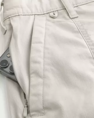 Kühlende Golfshorts am Knie