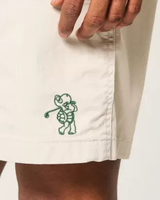 Kühlende Golfshorts über dem Knie