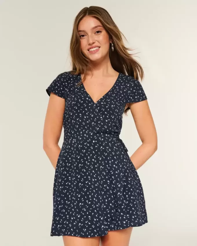 Kurzärmeliges Wickelkleid Kurzärmeliges Wickelkleid