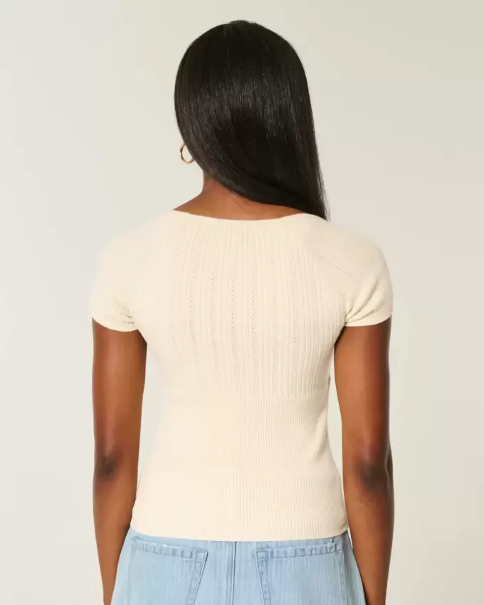 Kurzärmliger Pullover mit quadratischem Ausschnitt