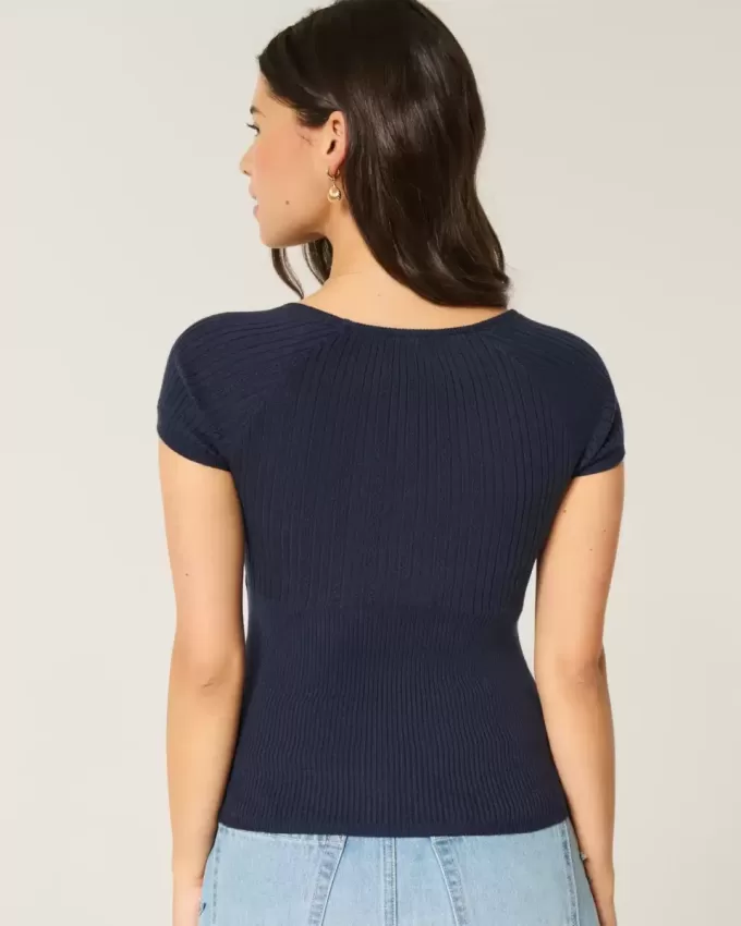 Kurzärmliger Pullover mit quadratischem Ausschnitt Kurzärmliger Pullover mit quadratischem Ausschnitt