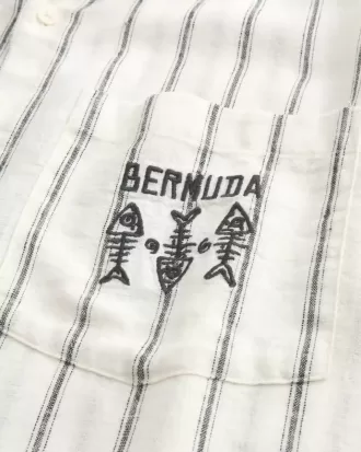 Kurzärmliges Bermuda-Hemd aus Leinenmischung mit Grafik im kastigem Schnitt Kurzärmliges Bermuda-Hemd aus Leinenmischung mit Grafik im kastigem Schnitt