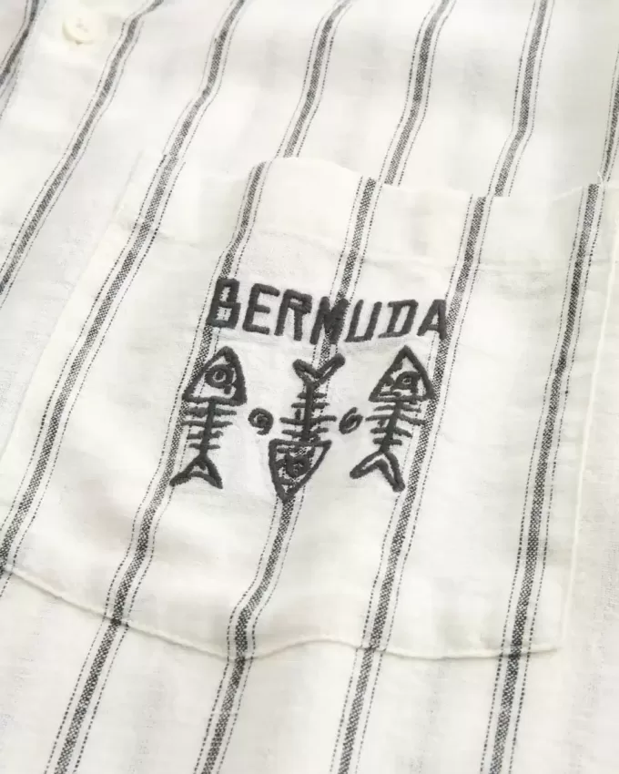 Kurzärmliges Bermuda-Hemd aus Leinenmischung mit Grafik im kastigem Schnitt Kurzärmliges Bermuda-Hemd aus Leinenmischung mit Grafik im kastigem Schnitt