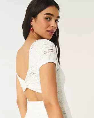 Kurzärmliges Minikleid im Häkelstil mit Twist-Rücken
