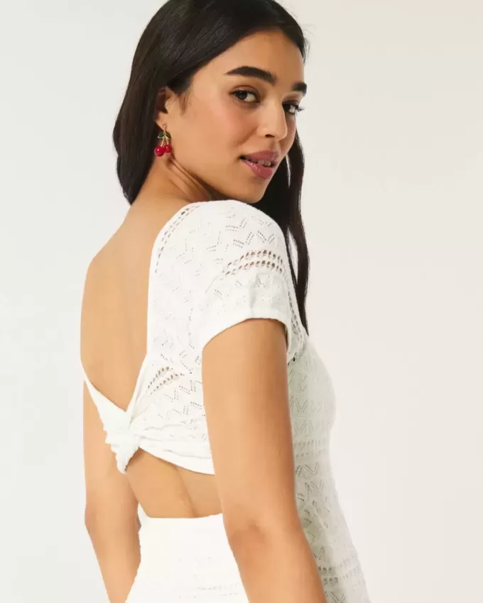 Kurzärmliges Minikleid im Häkelstil mit Twist-Rücken Kurzärmliges Minikleid im Häkelstil mit Twist-Rücken