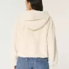 Kuscheliger Kapuzenpullover aus Kunstpelz mit Reißverschluss Kuscheliger Kapuzenpullover aus Kunstpelz mit Reißverschluss