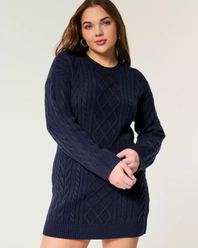 Kuscheliges Pulloverkleid mit Zopfmuster Kuscheliges Pulloverkleid mit Zopfmuster