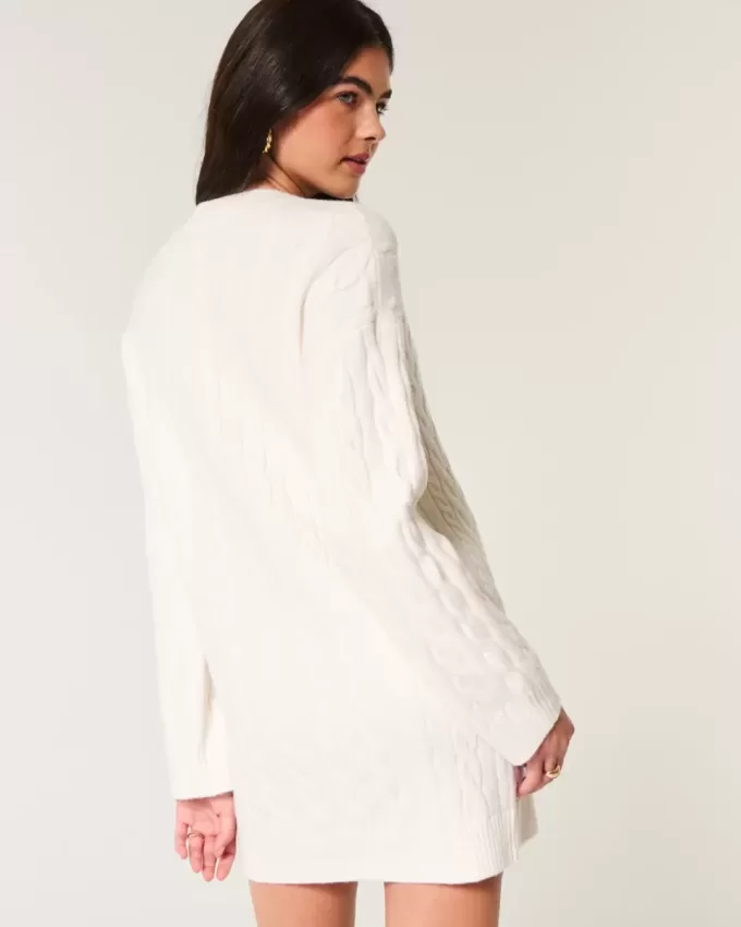 Kuscheliges Pulloverkleid mit Zopfmuster Kuscheliges Pulloverkleid mit Zopfmuster