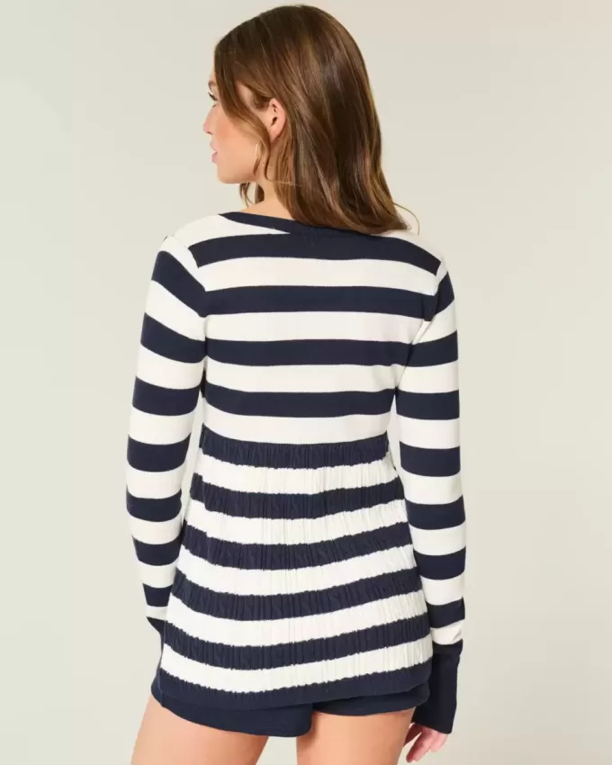 Langärmliger Babydoll-Pullover mit eckigem Ausschnitt Langärmliger Babydoll-Pullover mit eckigem Ausschnitt