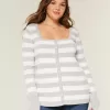 Langärmliger Babydoll-Pullover mit eckigem Ausschnitt Langärmliger Babydoll-Pullover mit eckigem Ausschnitt