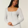 Langärmliger Babydoll-Pullover mit eckigem Ausschnitt Langärmliger Babydoll-Pullover mit eckigem Ausschnitt