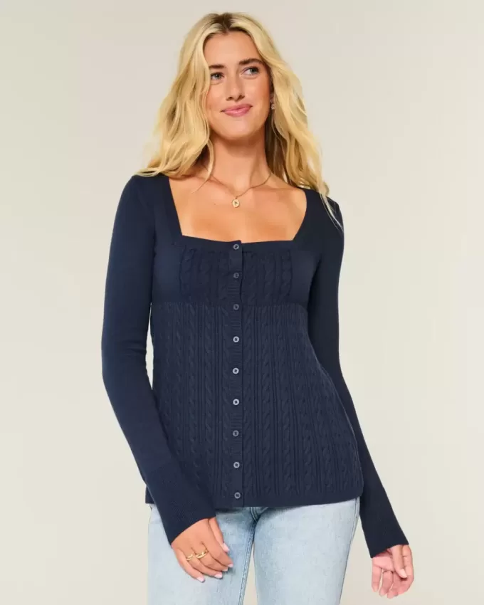Langärmliger Babydoll-Pullover mit eckigem Ausschnitt Langärmliger Babydoll-Pullover mit eckigem Ausschnitt