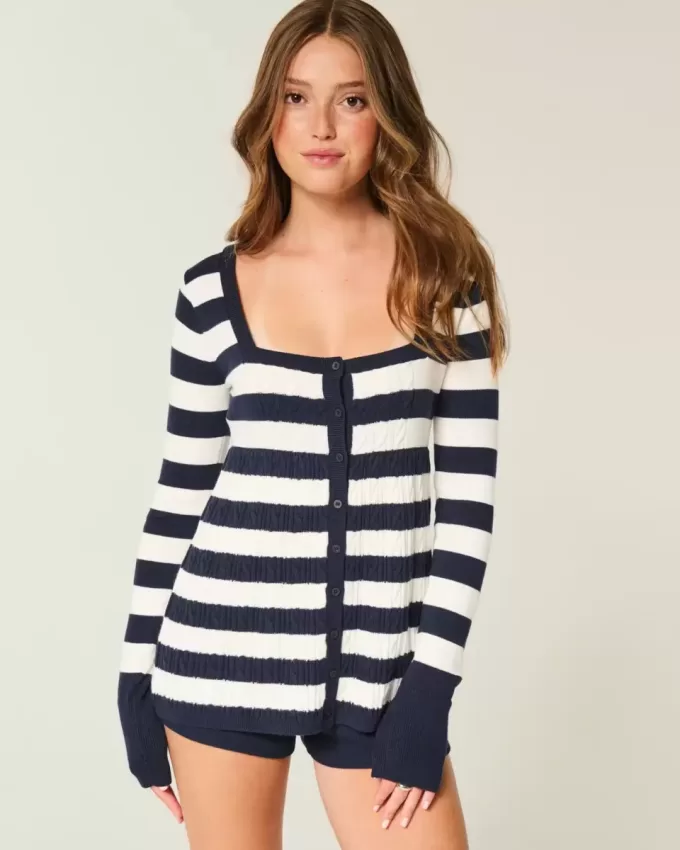 Langärmliger Babydoll-Pullover mit eckigem Ausschnitt Langärmliger Babydoll-Pullover mit eckigem Ausschnitt