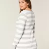Langärmliger Babydoll-Pullover mit eckigem Ausschnitt Langärmliger Babydoll-Pullover mit eckigem Ausschnitt