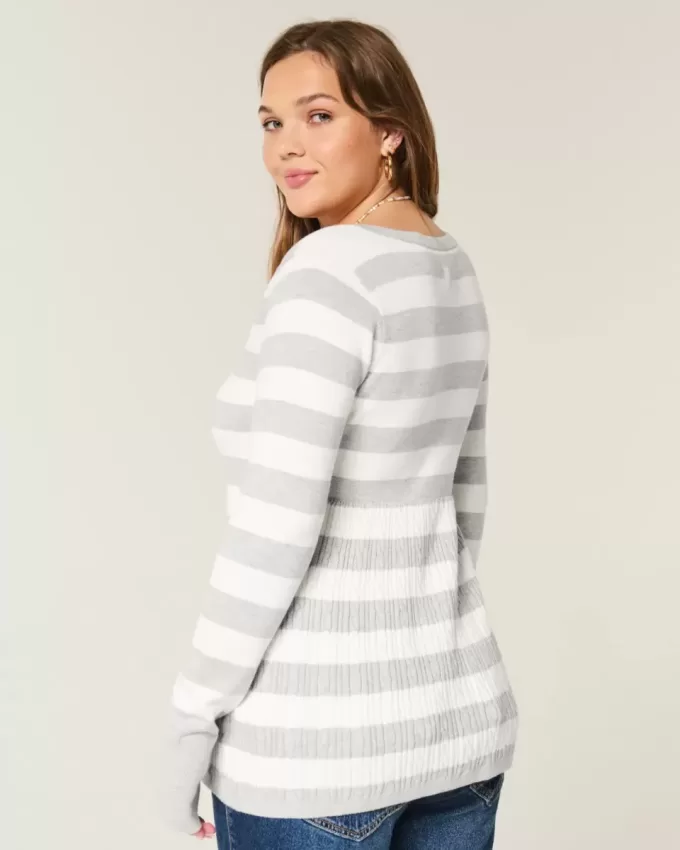 Langärmliger Babydoll-Pullover mit eckigem Ausschnitt Langärmliger Babydoll-Pullover mit eckigem Ausschnitt