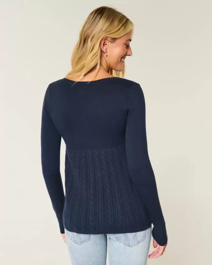 Langärmliger Babydoll-Pullover mit eckigem Ausschnitt Langärmliger Babydoll-Pullover mit eckigem Ausschnitt
