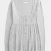 Langärmliger Babydoll-Pullover mit eckigem Ausschnitt Langärmliger Babydoll-Pullover mit eckigem Ausschnitt