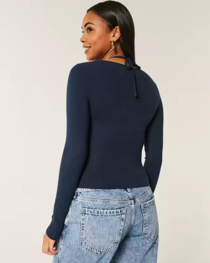 Langärmliger Neckholder-Pullover mit Bindeband