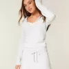 Langärmliges Fleecekleid mit Kapuze Langärmliges Fleecekleid mit Kapuze