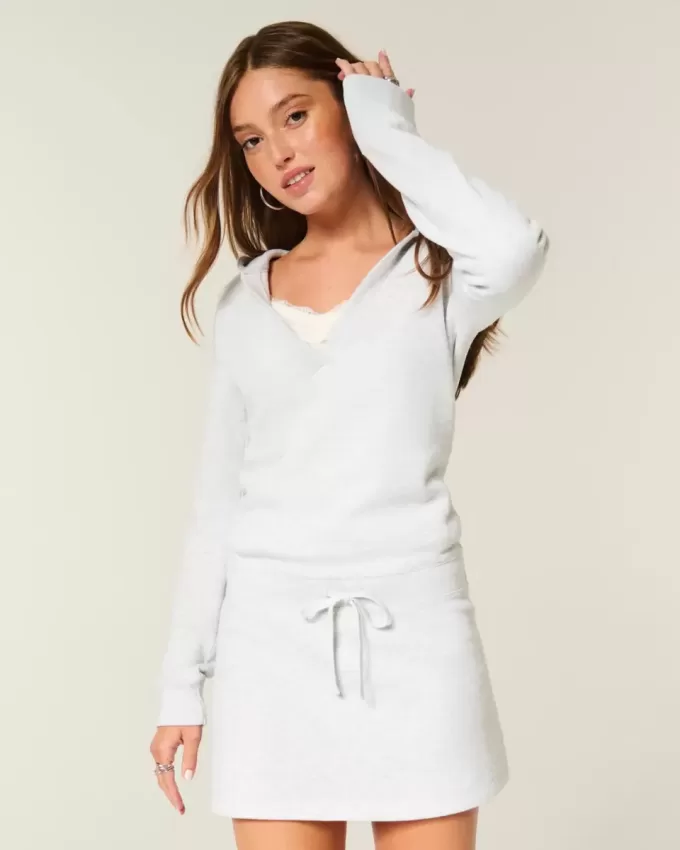 Langärmliges Fleecekleid mit Kapuze Langärmliges Fleecekleid mit Kapuze