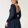 Langärmliges Mini-Skaterkleid im Häkelstil mit tiefer Taille Langärmliges Mini-Skaterkleid im Häkelstil mit tiefer Taille