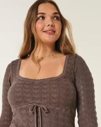 Langärmliges Minikleid im Häkelstil Langärmliges Minikleid im Häkelstil