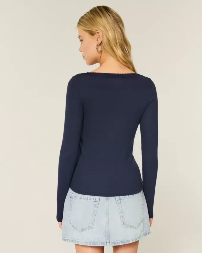Langärmliges Top mit Spitzenbesatz Langärmliges Top mit Spitzenbesatz