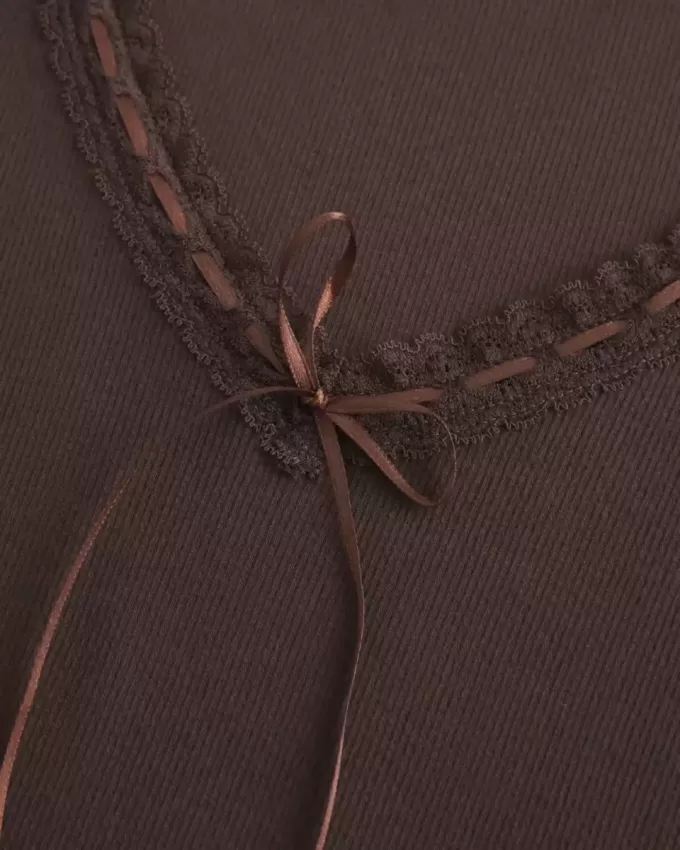Langärmliges Top mit Spitzenbesatz Langärmliges Top mit Spitzenbesatz