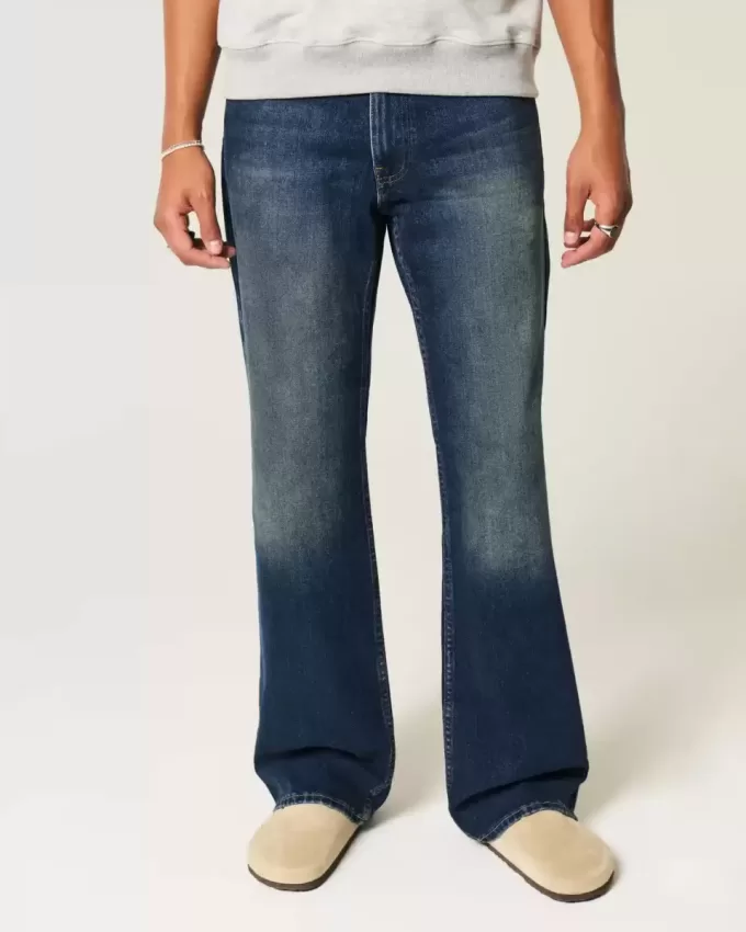 Lockere Bootcut-Jeans in dunkler Waschung Lockere Bootcut-Jeans in dunkler Waschung